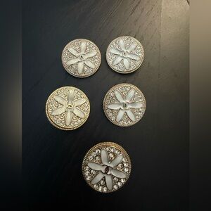 Prelovec CHANEL Gold and white Set 5 buttons